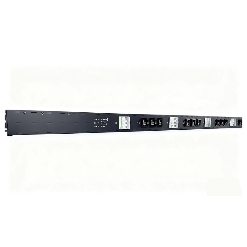 Трехфазный PDU с 18 розетками P34