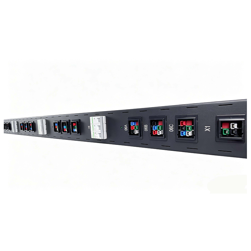Трехфазный PDU с 18 розетками P34