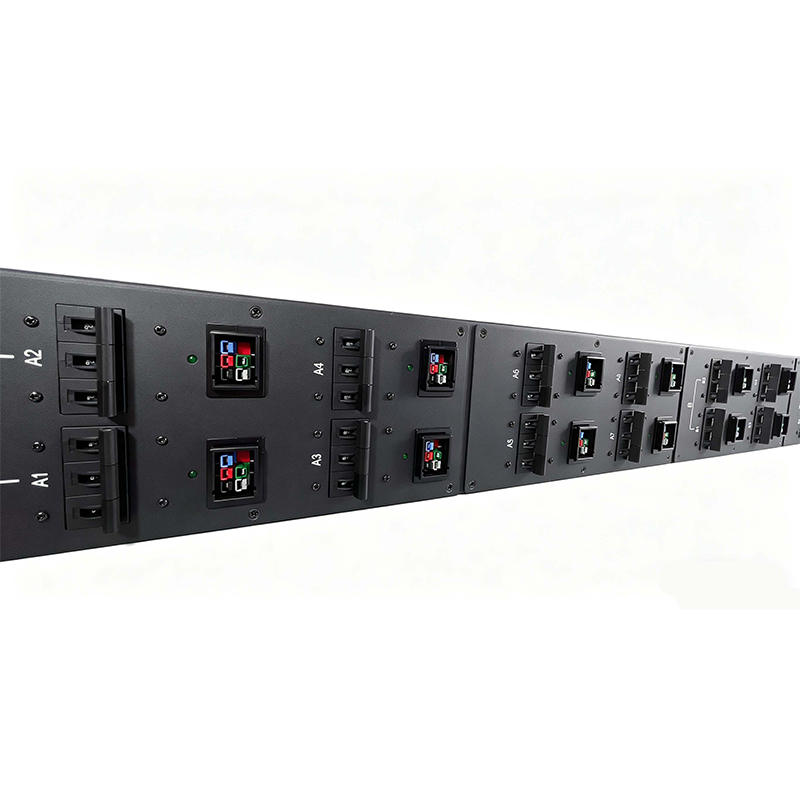 Трехфазный PDU с 24 розетками P34