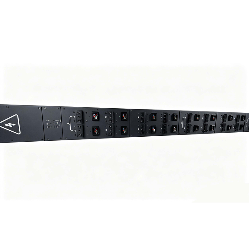 Трехфазный PDU с 24 розетками P34