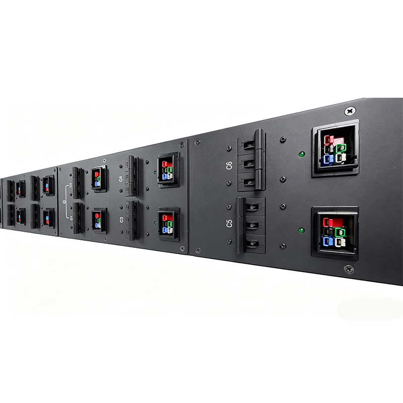 Трехфазный PDU с 24 розетками P34
