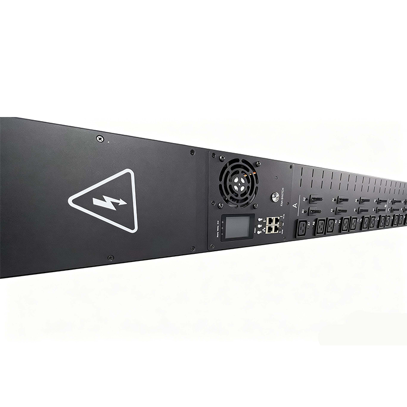 Трехфазный интеллектуальный PDU с 24 розетками C19