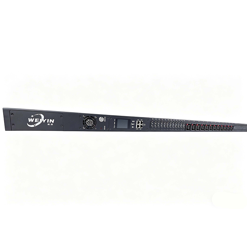 Трехфазный интеллектуальный PDU с 24 розетками C39