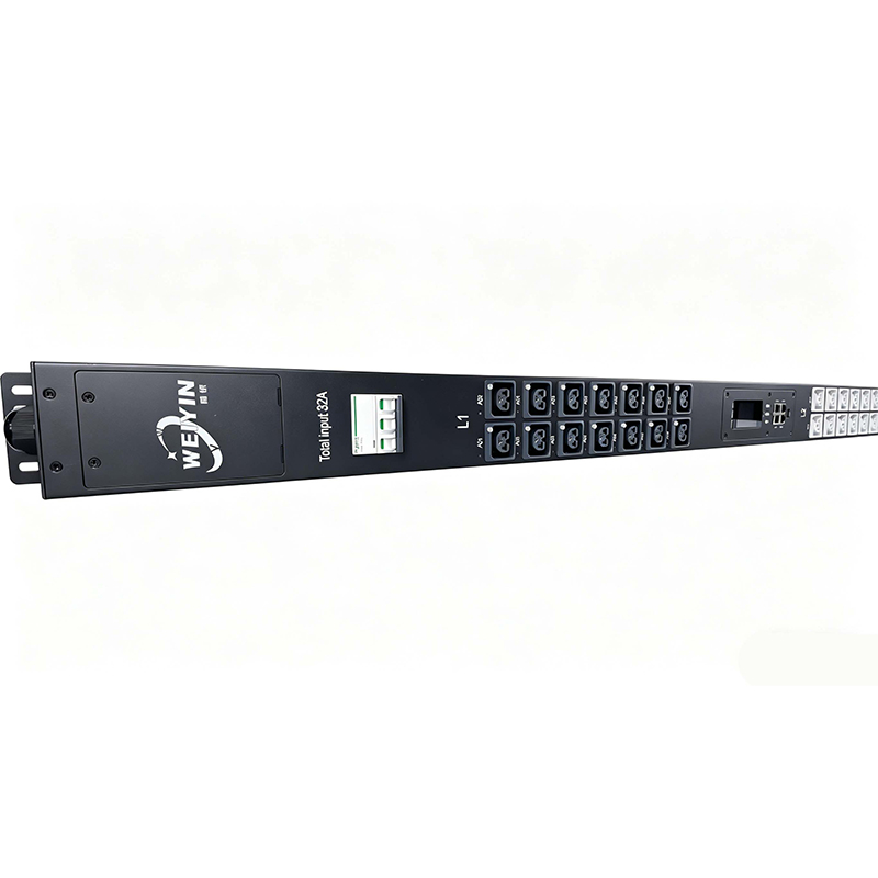 Трехфазный интеллектуальный PDU с 42 розетками C39