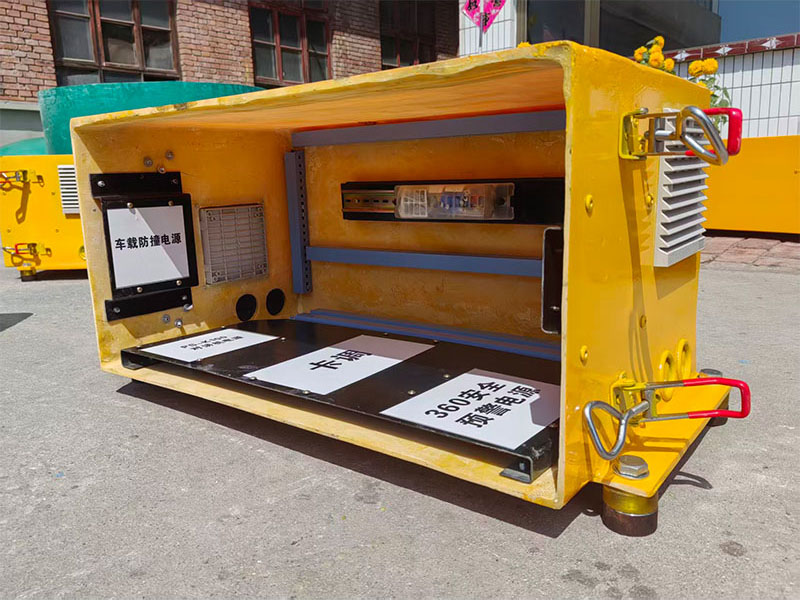 1_0005_Контейнер аккумуляторный для колесного бульдозера