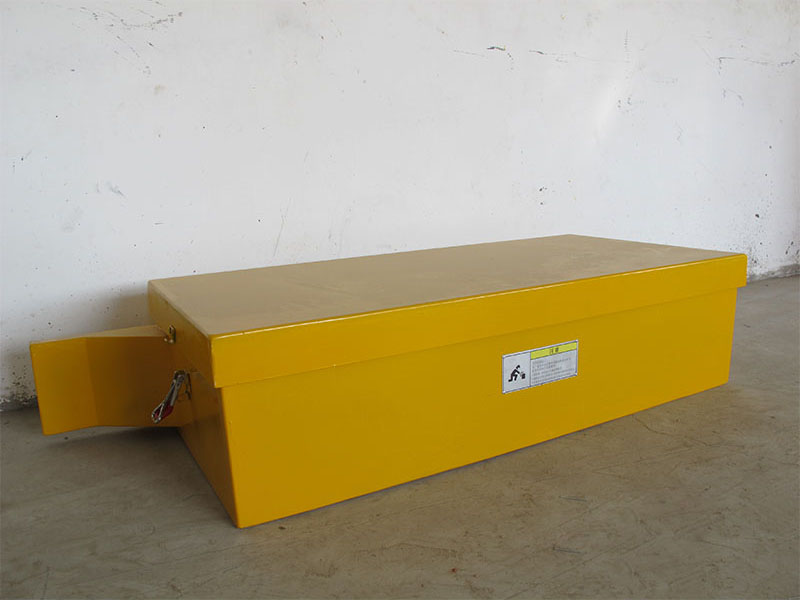 1_0006_Контейнер аккумуляторный для фронтального погрузчика (2)