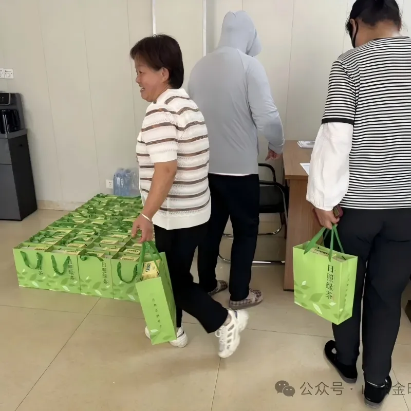 Компания Цзиньшидай против зноя: акция «Прохладная волна» для поднятия духа сотрудников