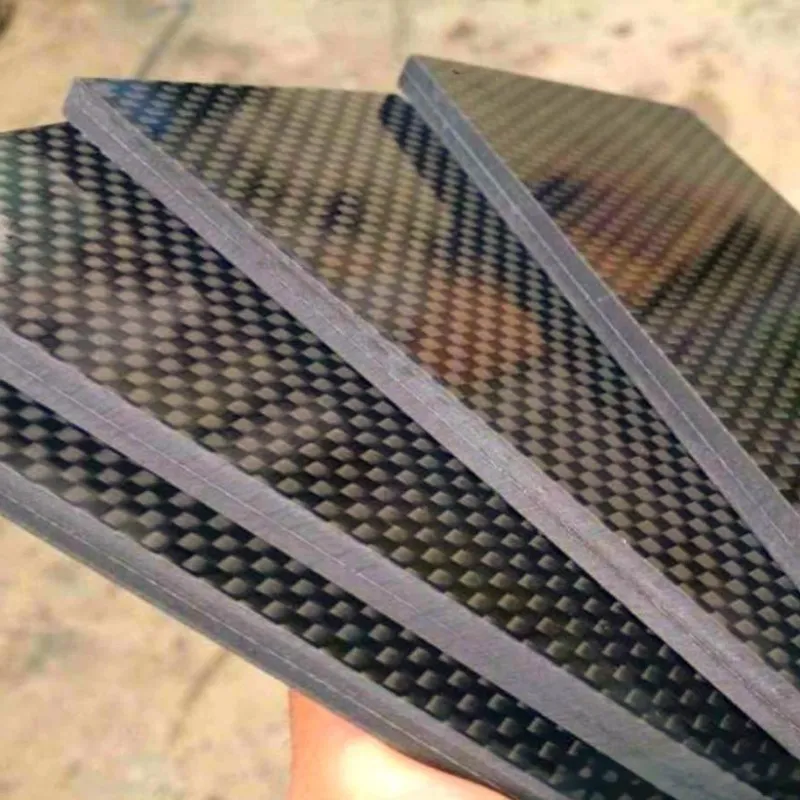 Толстая углепластиковая плита