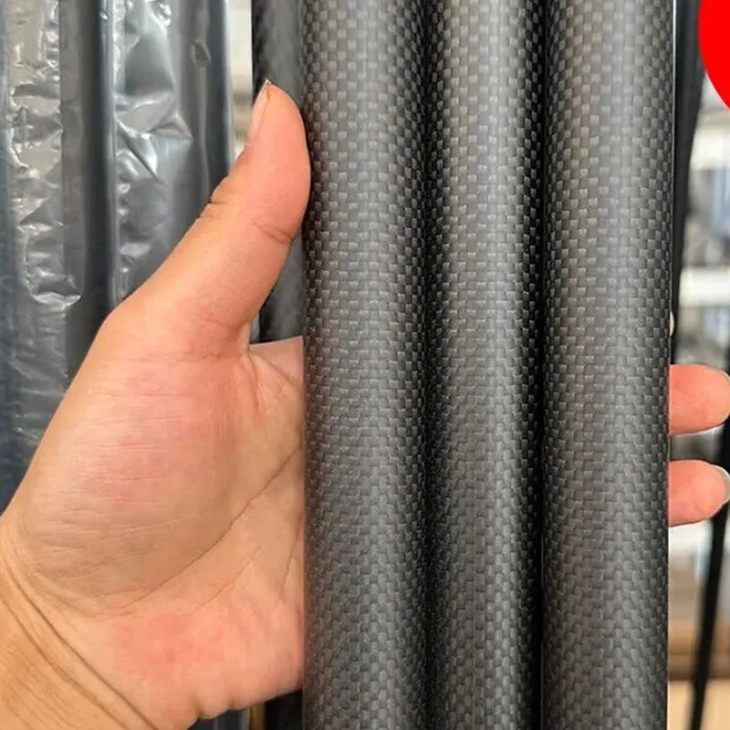 Углепластиковая круглая труба с полотняным переплетением