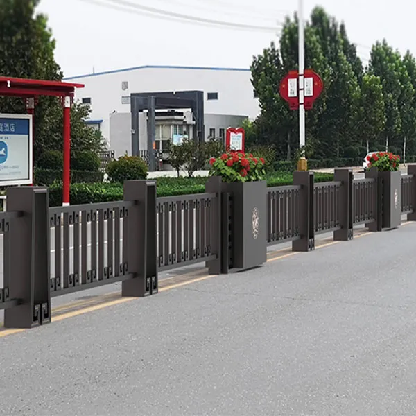 Культурные ограждения с цветочницами