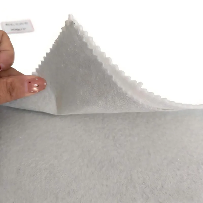 Нетканый материал для сохранения влаги, теплоизоляции и защиты от