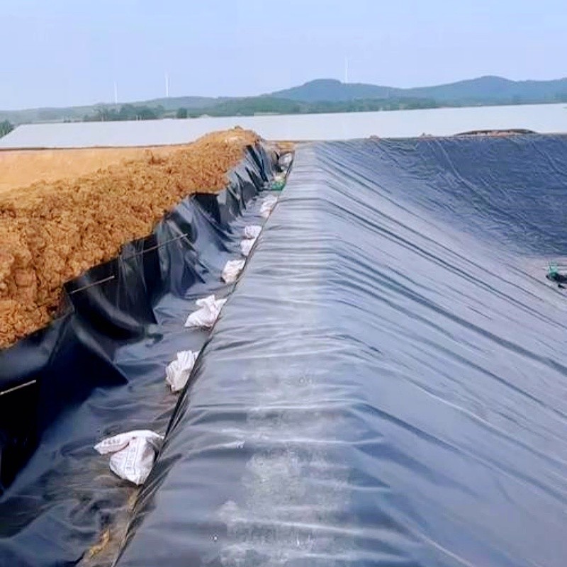 Противофильтрационная геомембрана из полиэтилена высокой плотности для биогазовых установок, прудов-оксидаторов, рыбоводства и каналов