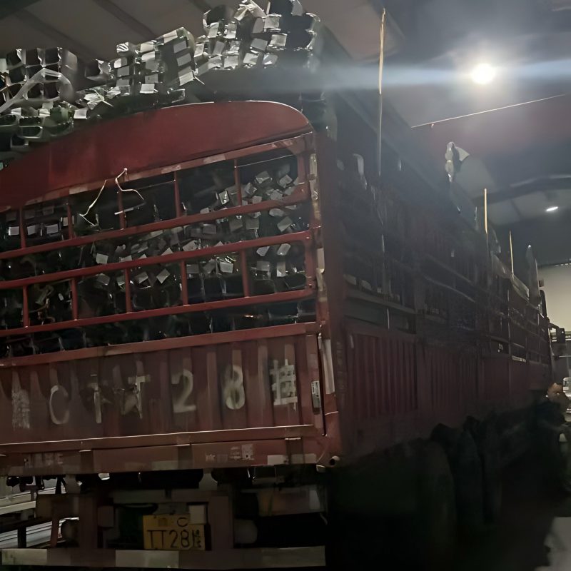 Свет не гаснет до поздней ночи! Компания Fude Aluminum Industry отправляет товары экспресс-доставкой на следующий день, чтобы гарантировать доставку.