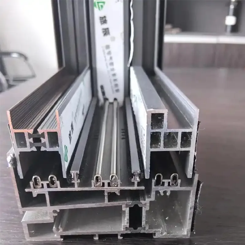 Распашное окно с терморазрывом GEZ