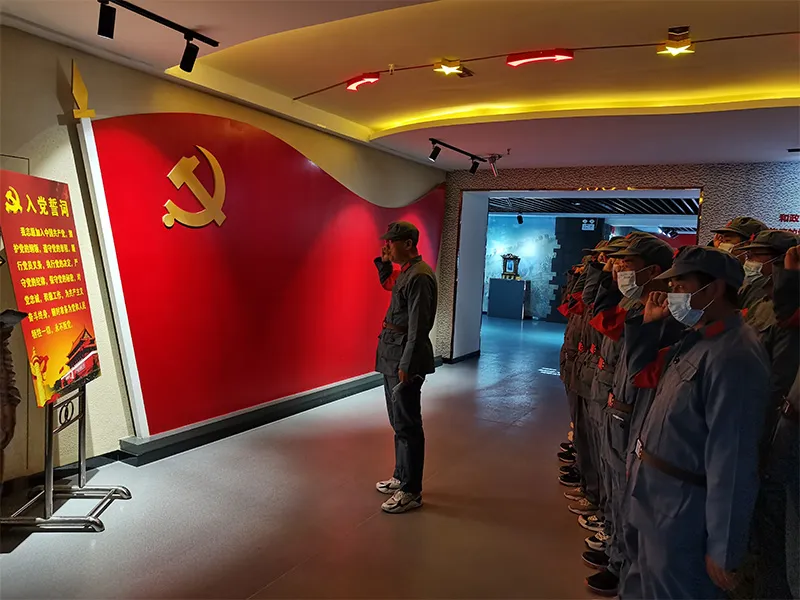 На протяжении многих лет наша компания придерживается корпоративного духа «честности, простоты, упорного труда и инноваций», а философия бизнеса — «помочь клиентам достичь большего успеха».