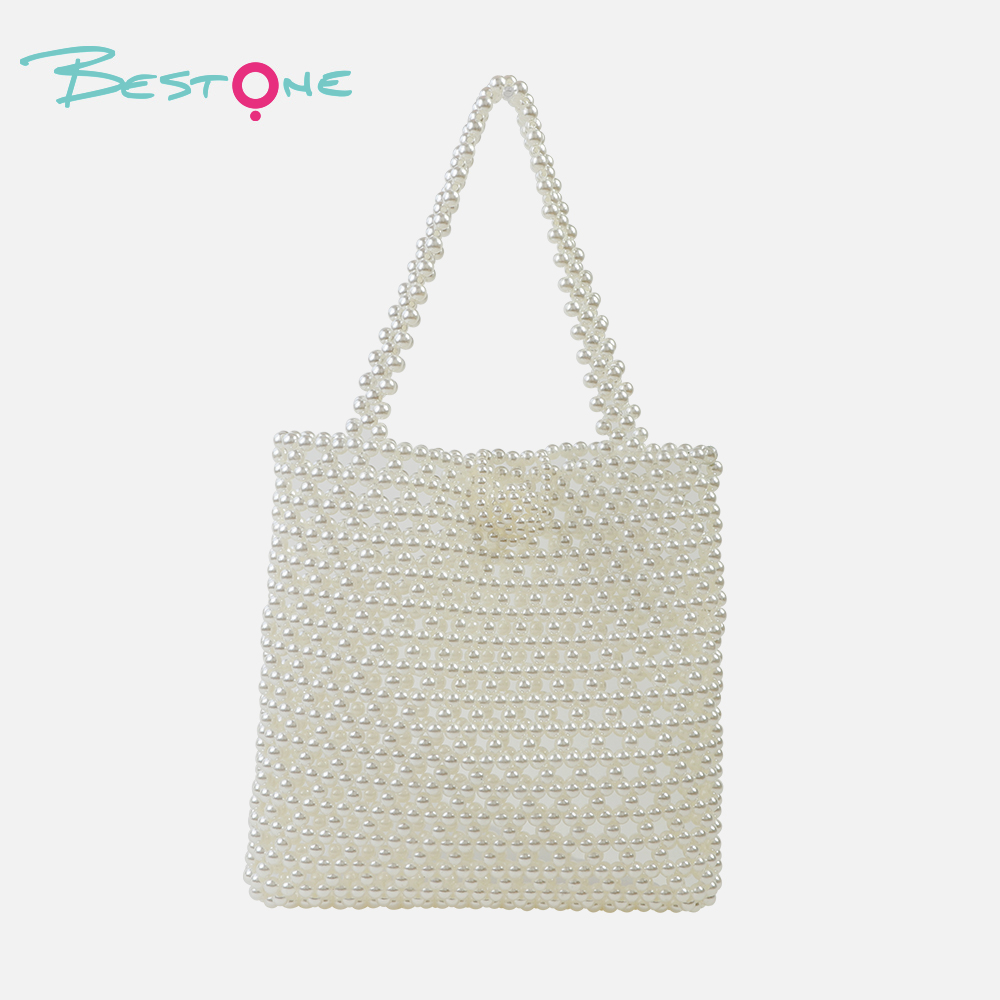 Тотебэг из белых жемчужных бусин — прямоугольная форма, 22×23 см