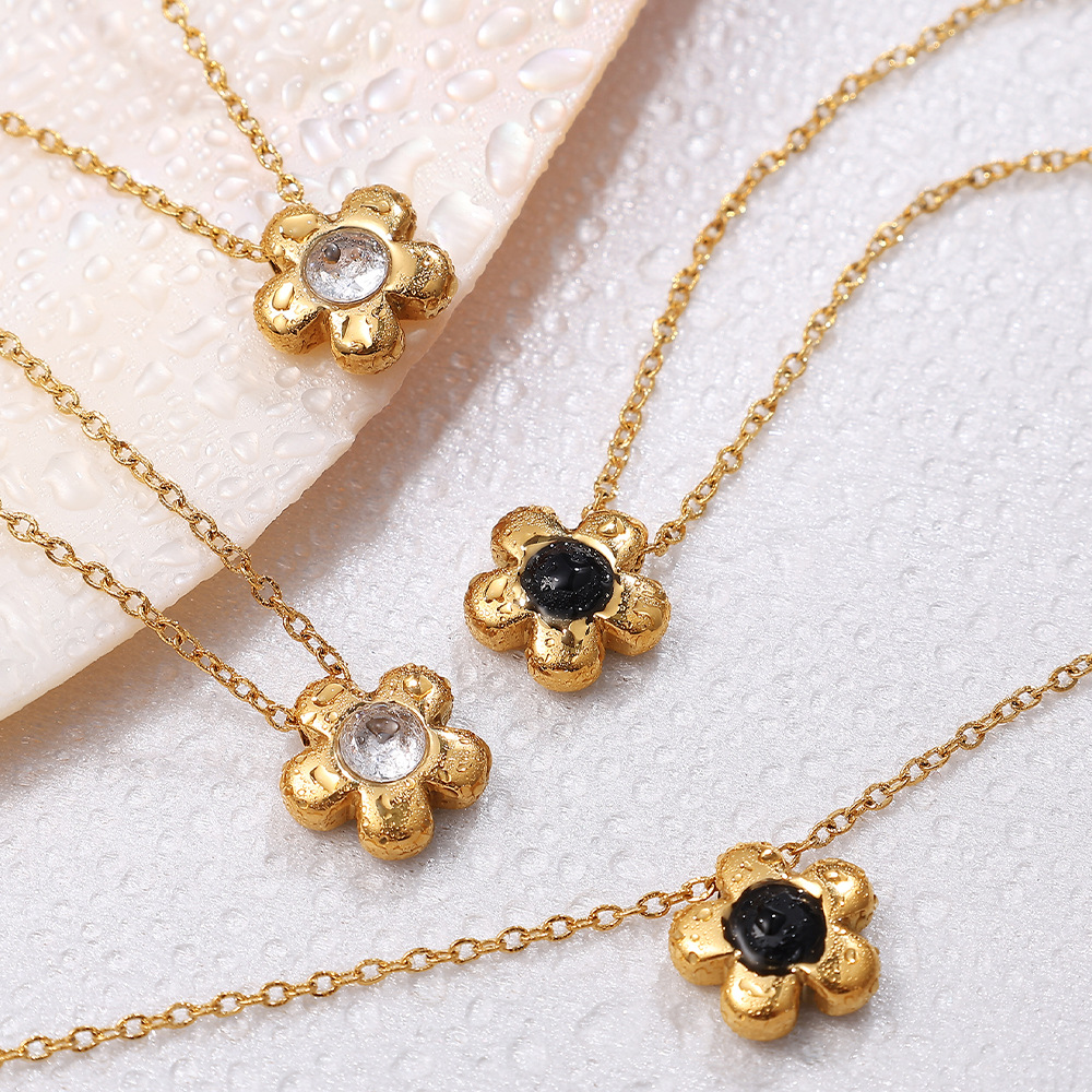 Колье с подвеской “Цветок” из нержавеющей стали под золото с кристаллом – цепочка 45+5 см