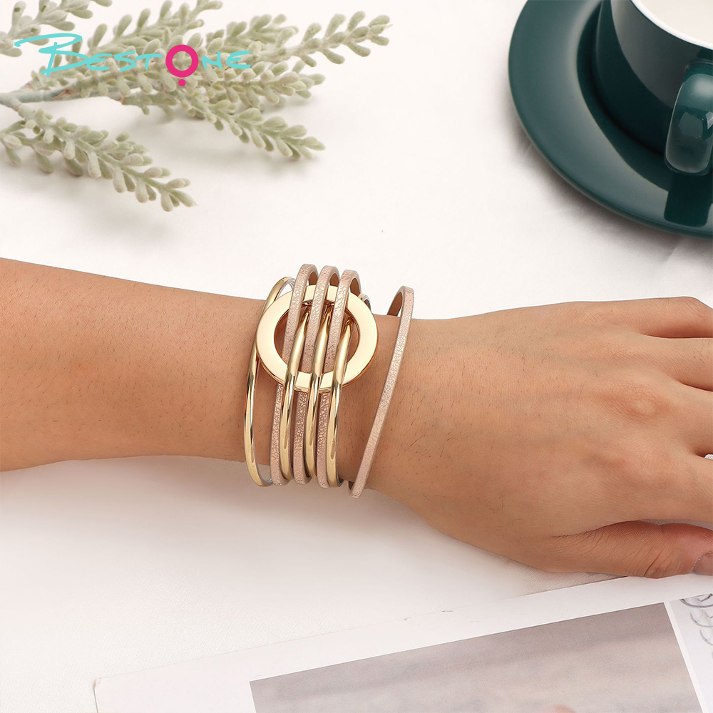 Женский многослойный кожаный браслет с геометрическими металлическими элементами