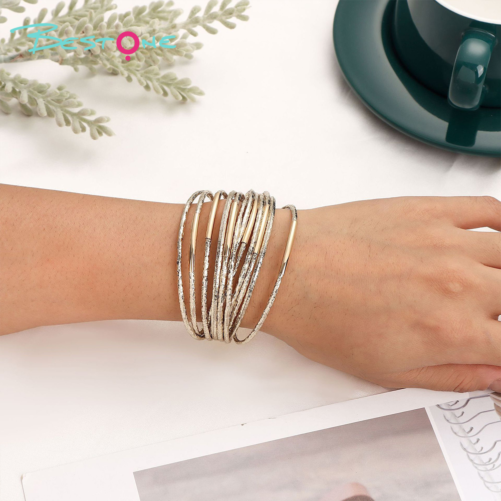 Женский многослойный браслет с металлическими элементами и магнитной застёжкой