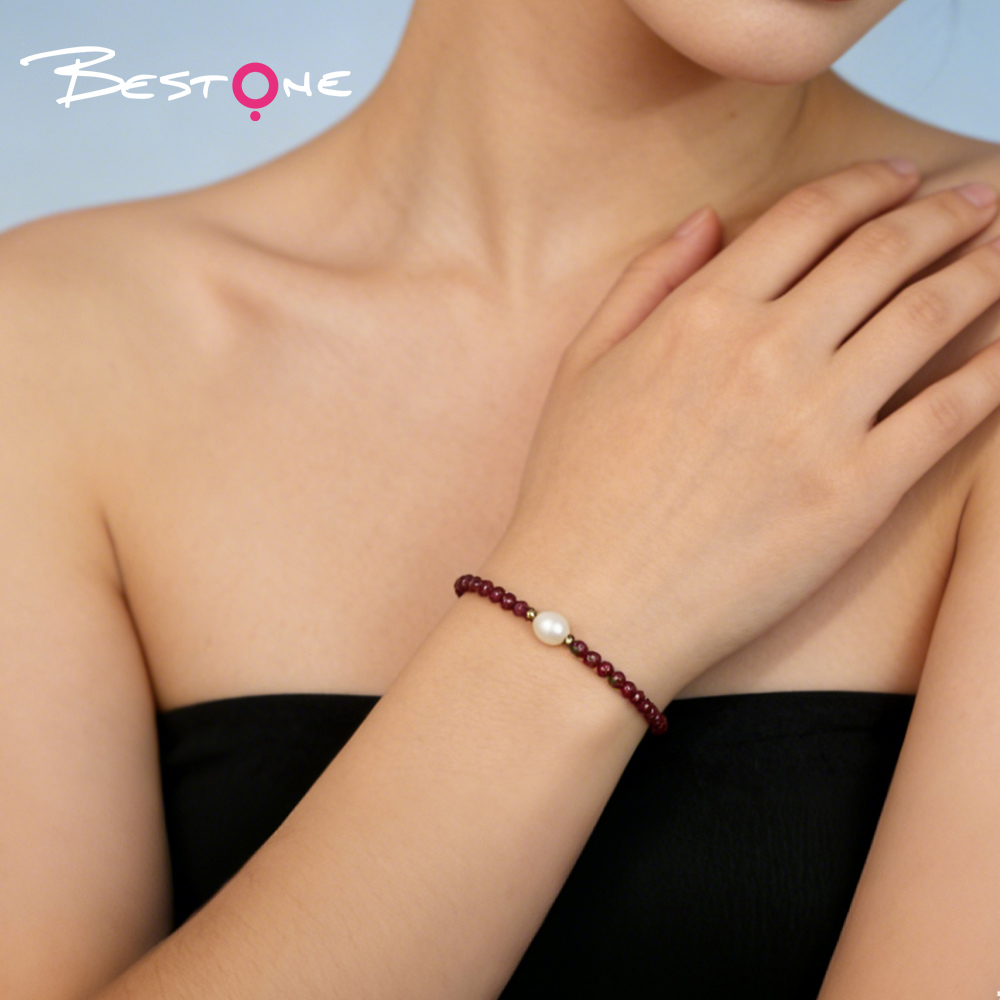 Браслет с гранёными бусинами 3 мм и барочным жемчугом, позолоченная фурнитура, регулируемая длина