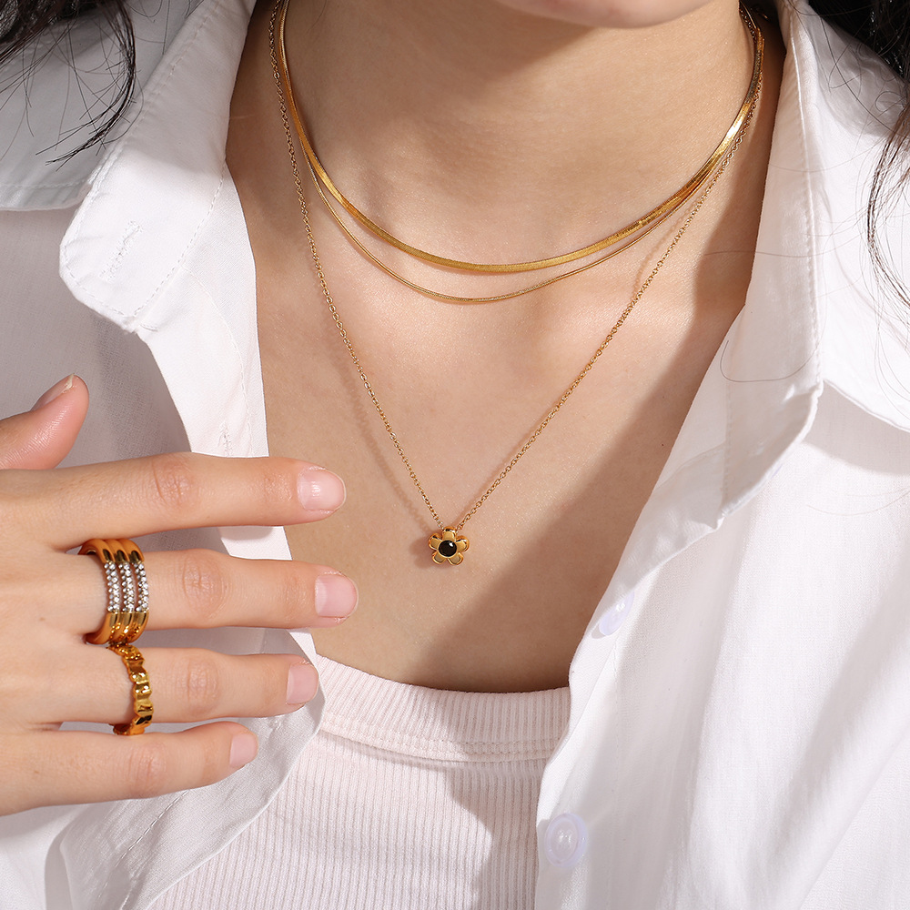 Колье с подвеской “Цветок” из нержавеющей стали под золото с кристаллом – цепочка 45+5 см