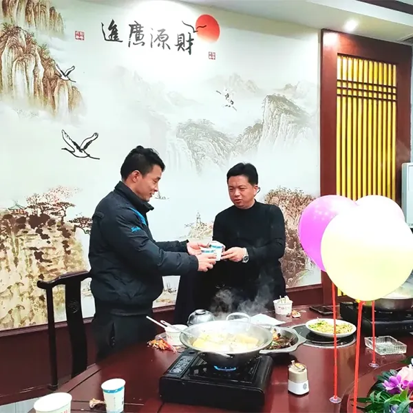 Теплый день объединяет силы,обьединить силы