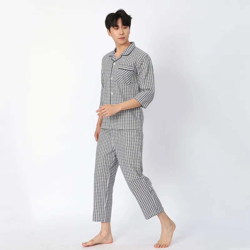 Пижама из 100% хлопка с рукавами три четверти и брюками длиной девять четвертей, изготовленная из 100% хлопковой ткани сирсакер, окрашенной в пряже