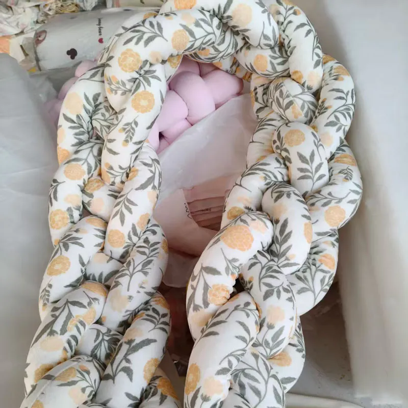 Бортик в детскую кроватку Z702