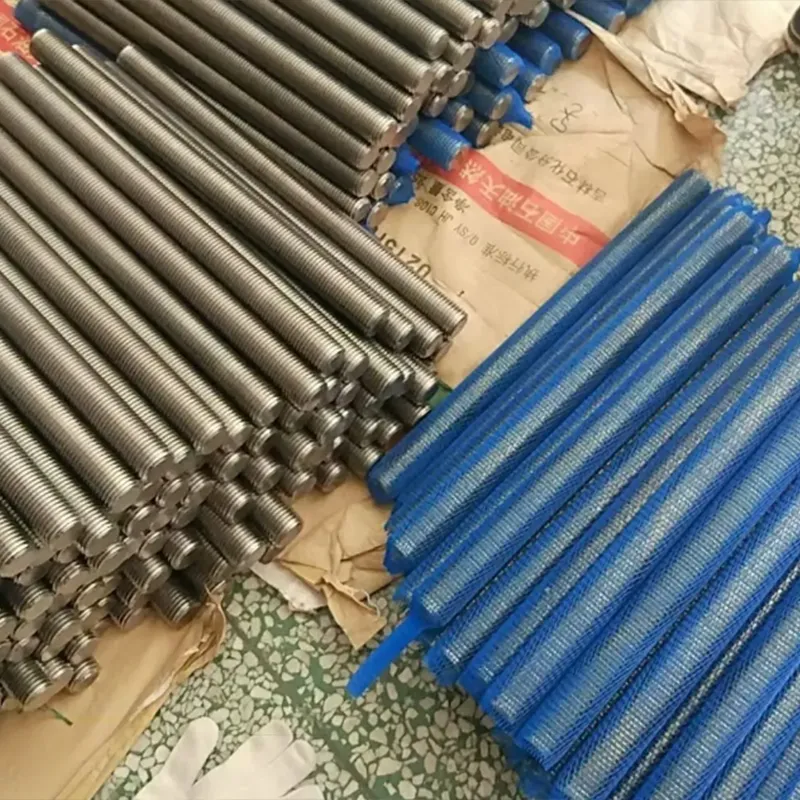 Винт-шпилька