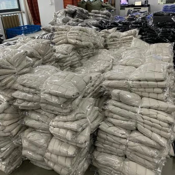 Зимние заказы стабильно растут, Guanqiao Clothing строго контролирует качество и обеспечивает доставку.