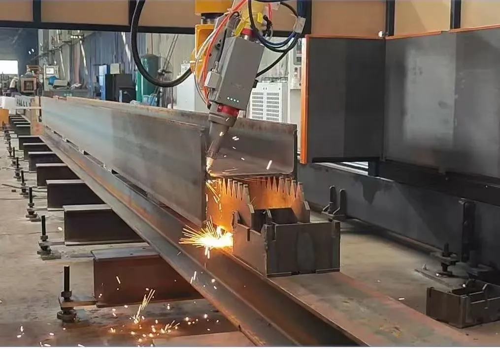 Пятиосевой лазерный резак значительно повышает эффективность По сравнению с традиционной технологии “Трёхкординальный Сверлильный станок + Ленточная пила” в области стальнх конструкции