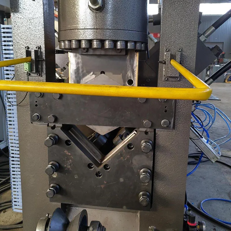 Метод для настройки зазора между двумя нижним лезвием для Линии для пробивки и сверления уголка с ЧПУ