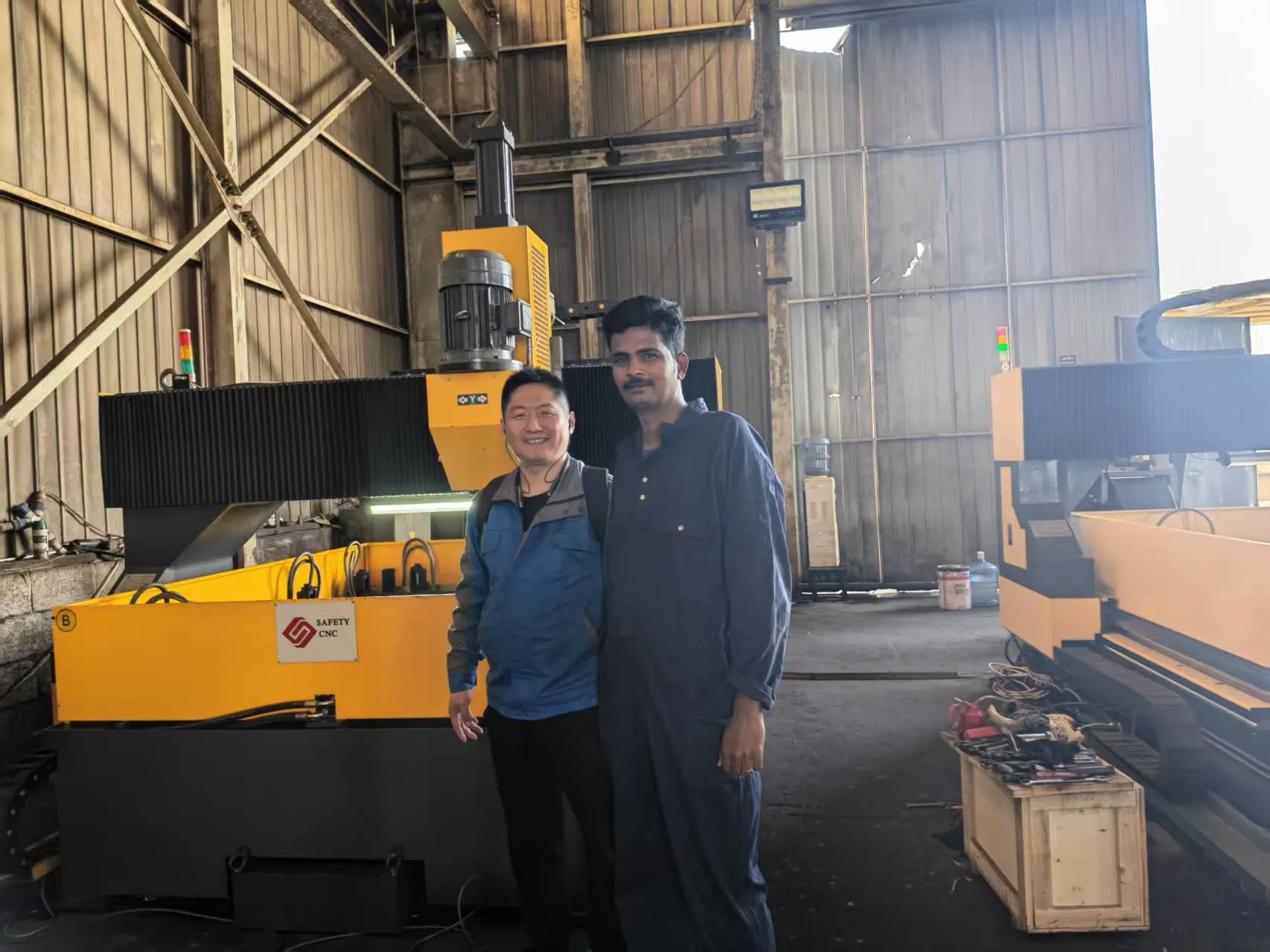 Китайское высококлассное автамотическое сверлильное оборудование с ЧПУ PCD2016 успешно вышло на рынок Объединённые Арабские Эмираты, способствуя инфраструктурному строительству в рамках инициативы “Один пояс, один путь”