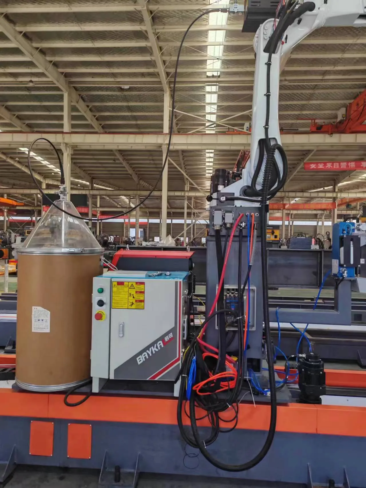 Сварочная станция SWL-CNC-15000 с роботом перемещение по рельсу BR-2010A Pro