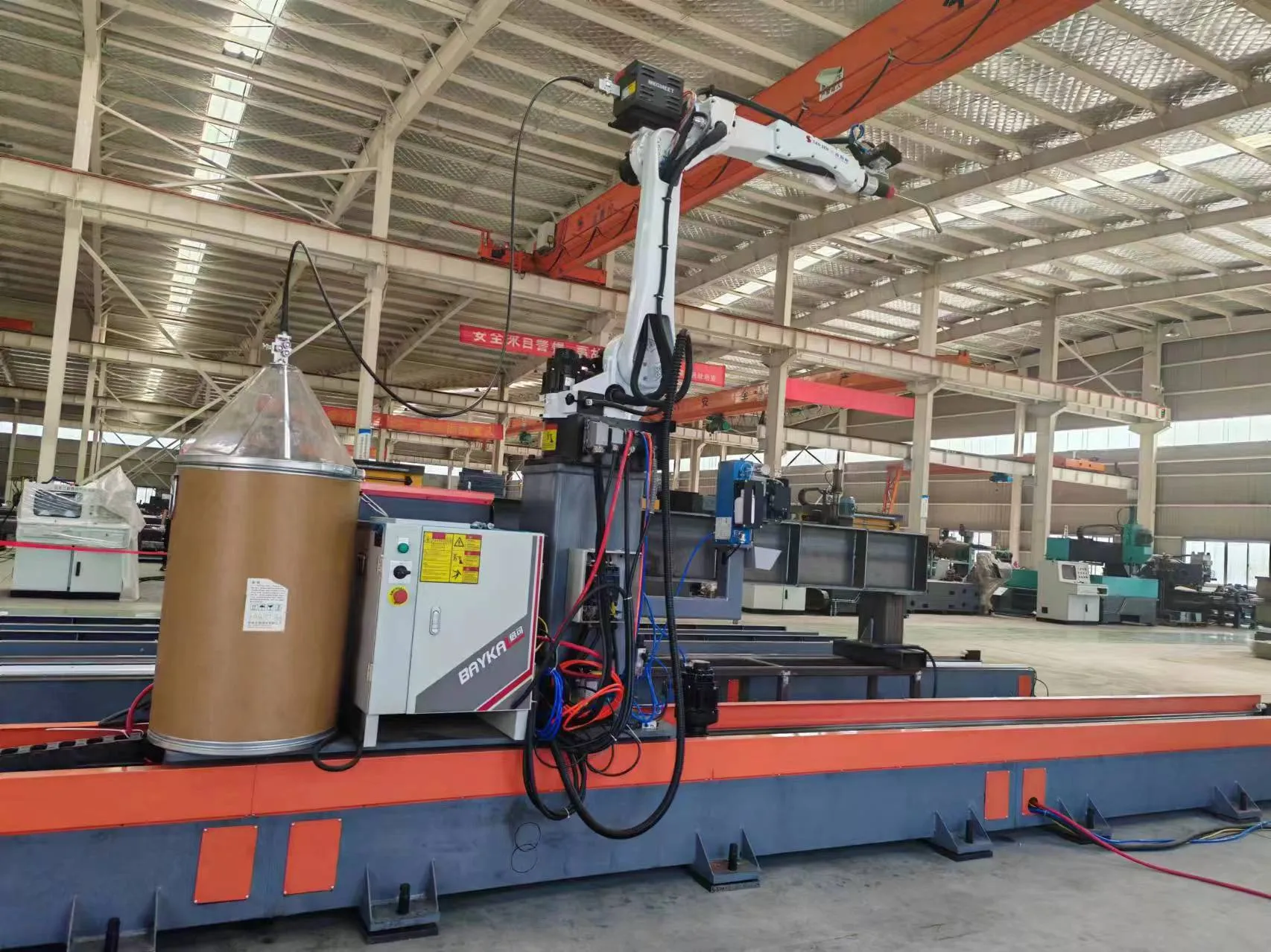 Сварочная станция SWL-CNC-15000 с роботом перемещение по рельсу BR-2010A Pro