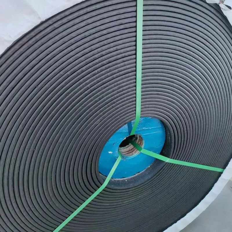 Конвейерная лента с шевронным рисунком