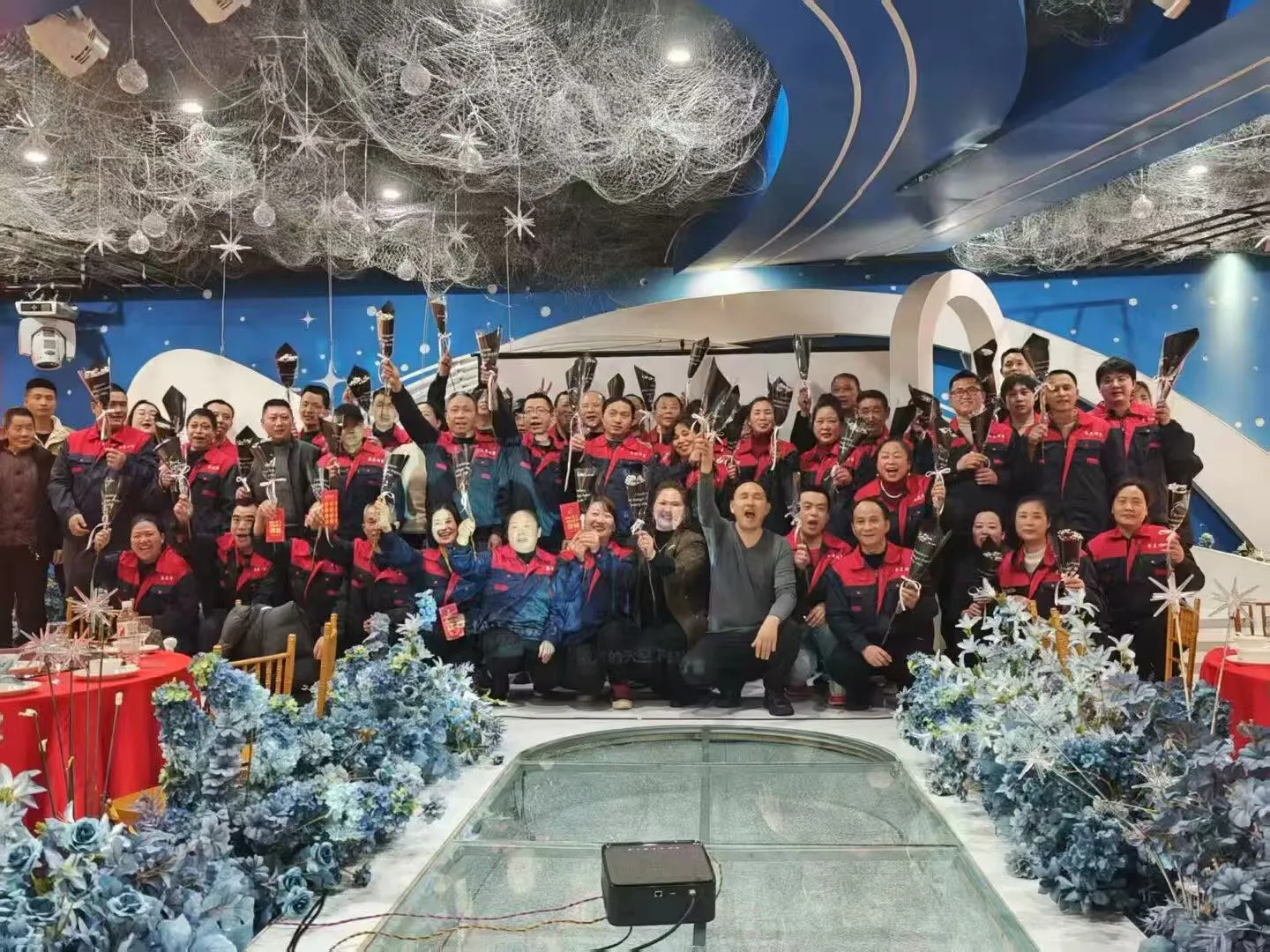 Ориентация на людей также является корпоративной философией ООО Чунцин Хойчэнь Прецизион Машинери