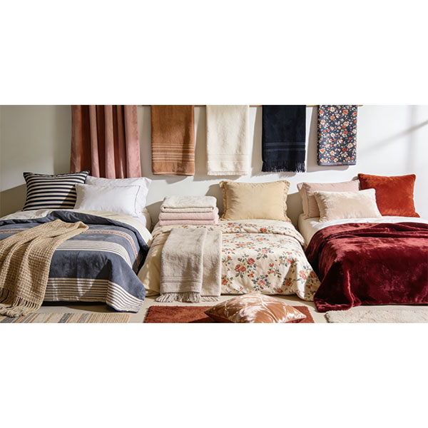 Компания Jufu Textile создала комплексную линейку домашнего текстиля, охватывающую полный ассортимент продукции, включая полотенца, банные полотенца и одеяла.