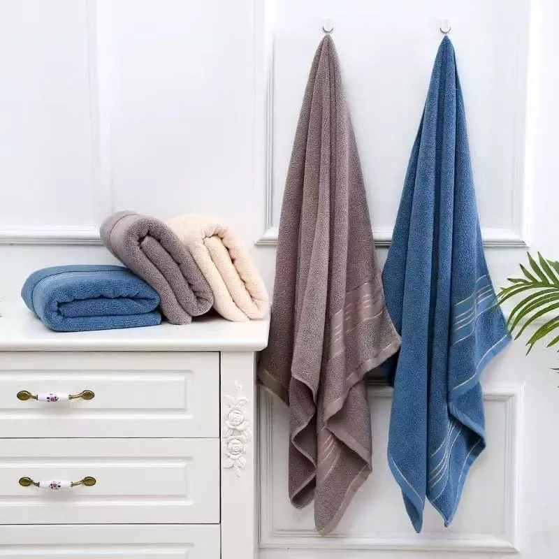 Банное полотенце с золотой лентой