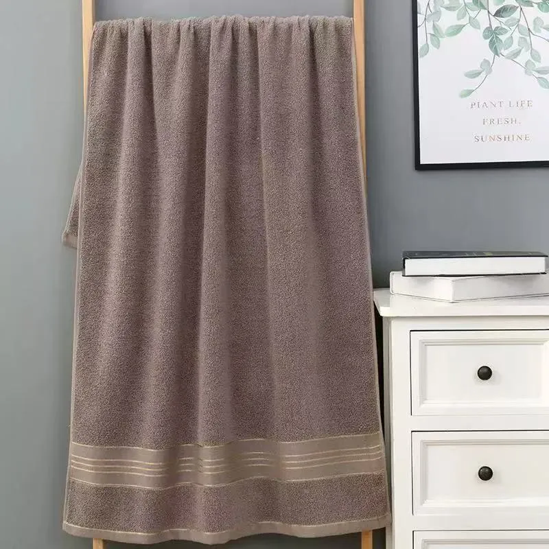 Банное полотенце с золотой лентой