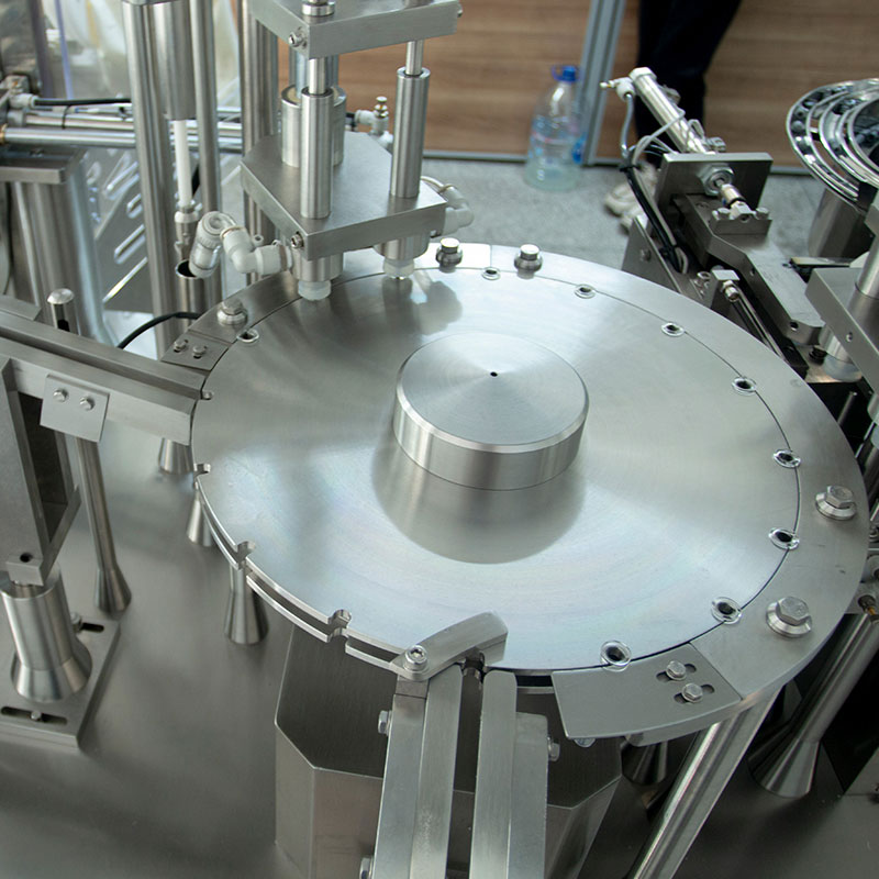 KPGZB200 Вакуумная машина для наполнения и закрытия предварительно заполненных шприцев