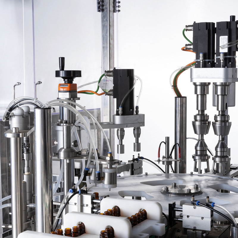 Двухголовочный взрывозащищенный фасовочно-укупорочный автомат для линиментов