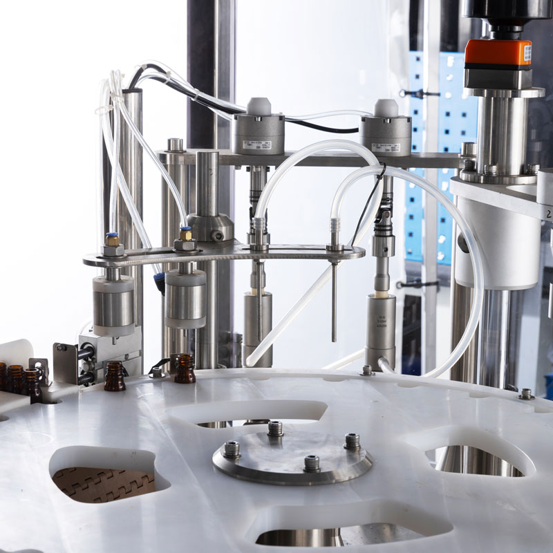 Двухголовочный взрывозащищенный фасовочно-укупорочный автомат для линиментов