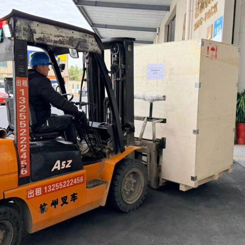 Клиент из Австралии посетил завод Цзинпай Машина и подтвердил заказ линии по производству туб с наполнением и запайкой в комплексе с вакуумным эмульситатором