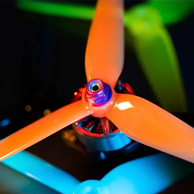 HQProp Совместный выпуск с HeadsUp R38