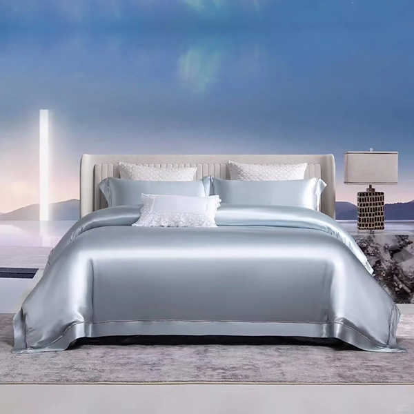 Шёлковое постельное бельё (комплект из 4 предметов)