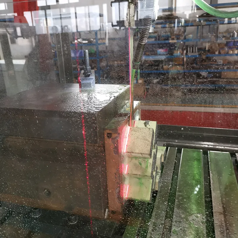 Вертикальный ленточнопильный станок Шэнъян G520A подвижный рабочий стол