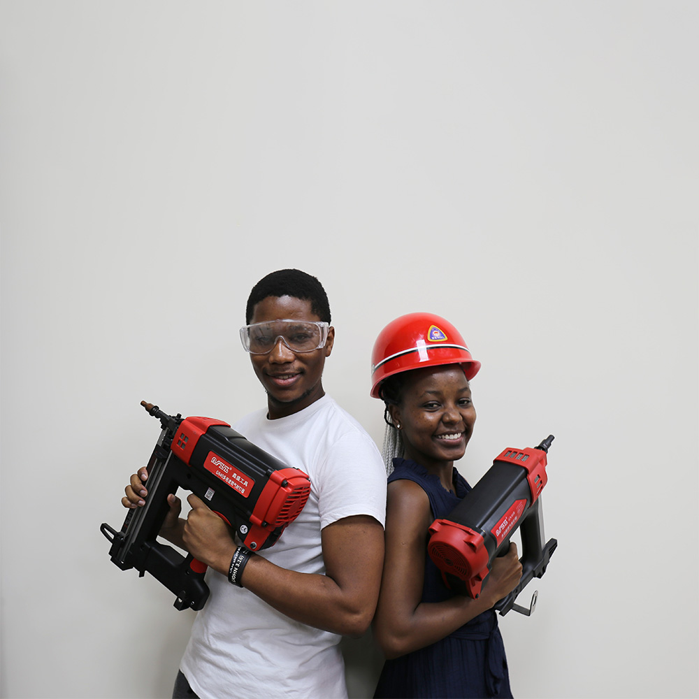 Семнадцать лет преданного мастерства, один-единственный гвоздезабивной пистолет открыл дверь на мировые рынки.