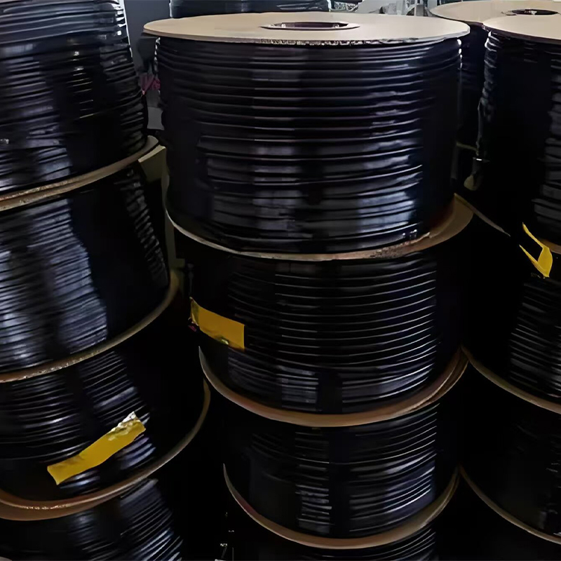 Капельная лента с внутренними встроенными капельницами