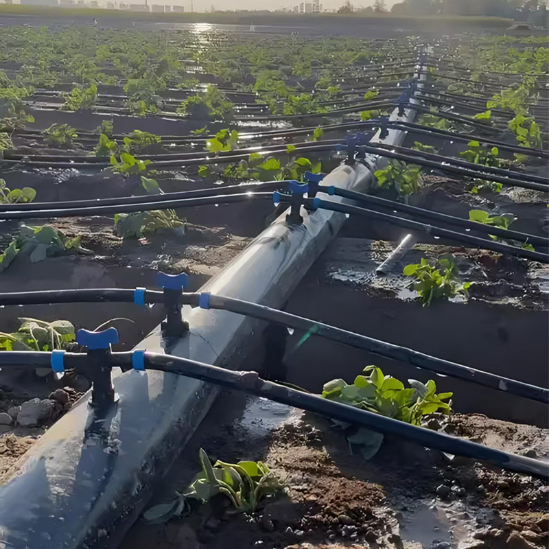 Капельная лента с внутренними встроенными капельницами